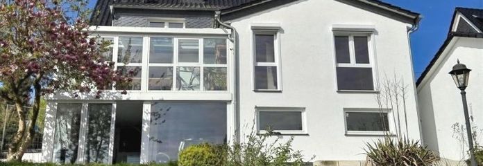Wuppertal-Heckinghausen'da modern aile cenneti – tamamen yenilenmiş, uzak manzaralı müstakil ev