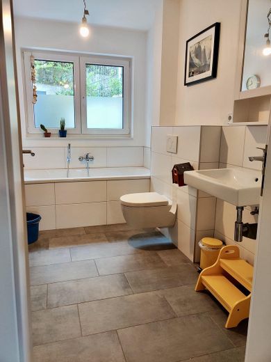 Badezimmer mit Badewanne