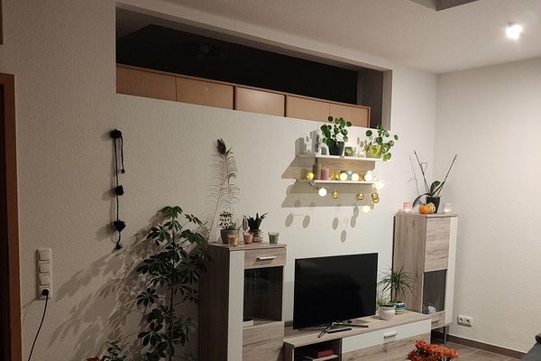 Schön geschnittene 2-Zimmer-Wohnung mit Einbauküche in ruhiger Lage nahe Bahnhof.