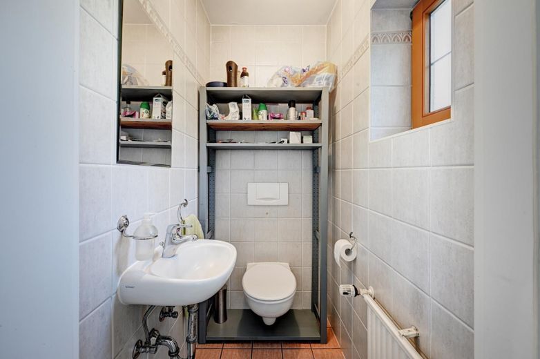 Reihenendhaus I 1996 umfassend saniert I 371 m² Grundstück – Gäste WC