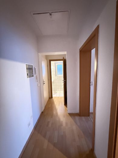 Helle 2-Zimmer-Wohnung mit Tageslichtbad – Flur