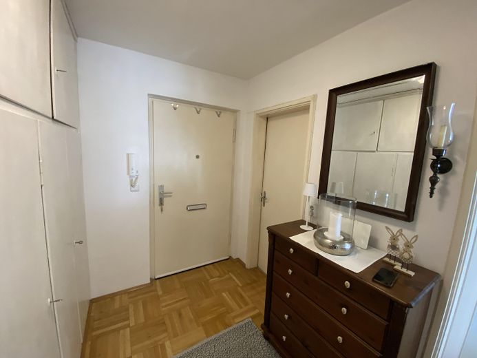 Diele mit Einbauschrank