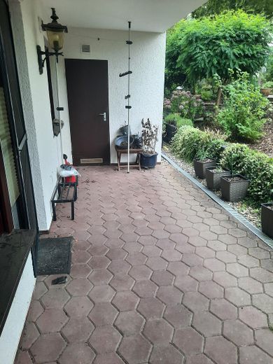 2,5 locali, vicino al bosco e alla Ruhr, terrazza di 14 m², bagno: vasca + doccia separata, pavimenti in parquet di legno massello – Terrasse mit Abstellkammer