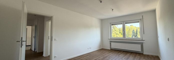 Köln Weiden’de kullanışlı yerleşim planına sahip modern 3 odalı daire
