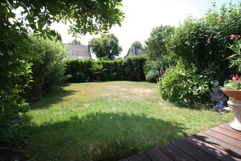 Von Privat! Hochwertiges Einfamilienhaus in Neuss-Furth – Blick in den Garten