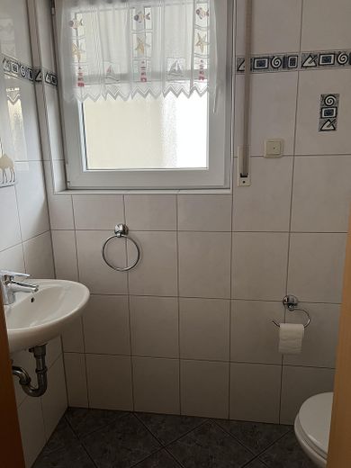 5 Zi.-Maisonette mit Garten, Terrasse und Carport in Mühlheim in ruhiger Anliegerstraße – Gäste-WC