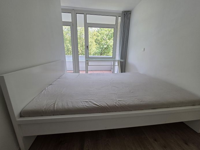Schöner Wohnen, provisionsfreie/möblierte 1,5 Z-Whg.,2.OG, Lift, TG, 10 Min. U3, 5 % Rendite möglich – Schlafbereich