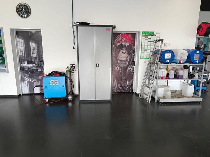 Komplett ausgestattete Kfz-Werkstatt mit Hebebühnen zu vermieten – Foto 7