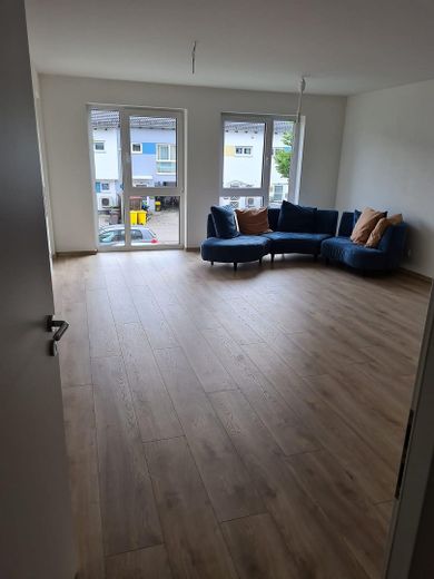 Abitare in esclusiva ad Augsburg-Göggingen: l’eleganza moderna incontra il comfort abitativo di alto livello – Wohnzimmer