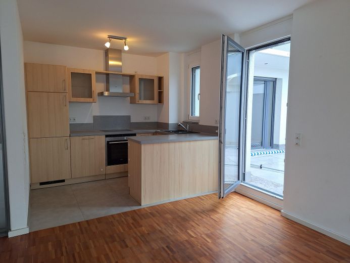 Küche (Terrassentür geöffnet)