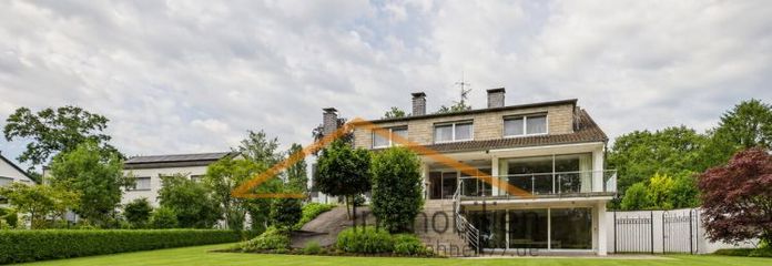 Villa exclusiva con parcela de ensueño, piscina interior y la mejor ubicación!!!