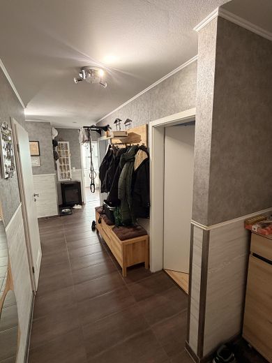 Viel Platz für den Alltag: 4-Zimmer-Wohnung in Gustavsburg – Flur