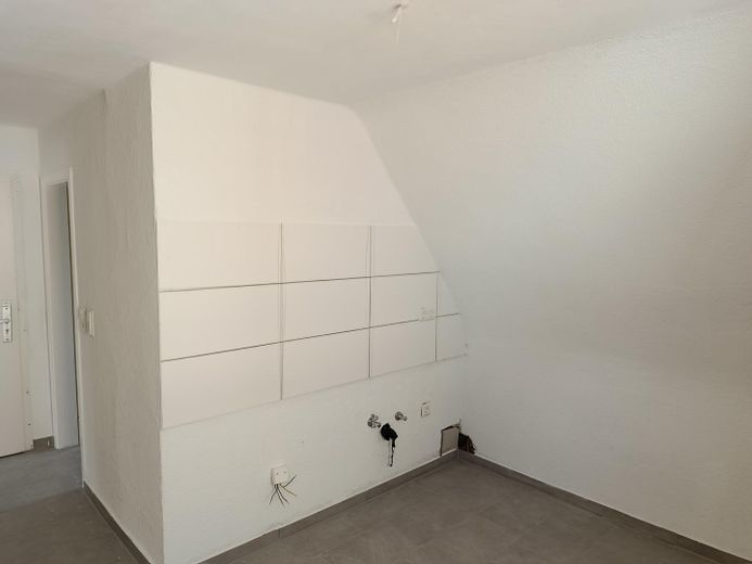 Komplett renovierte 3 Zimmer DG-Maisonette Wohnung in Holzgerlingen – Küche/Flur