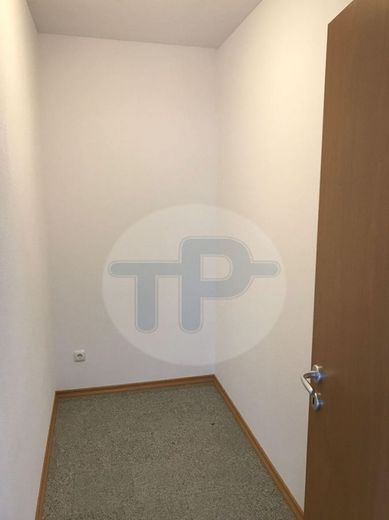 RESERVIERT! WALMDACHBUNGALOW MIT GARAGE UND CARPORT IN TRAUMHAFTER SIEDLUNGSRANDLAGE – Abstellraum