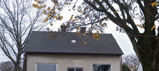 Appartamento di 3 locali (75 m²) completamente ristrutturato con giardino a Essen-Frohnhausen – Frontansicht