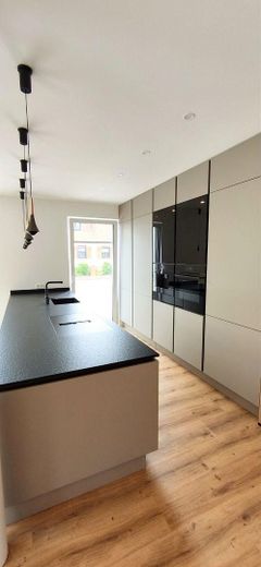 Einziehen, wohlfühlen und energieeffizient leben – Einbauküche inklusive! – Theke