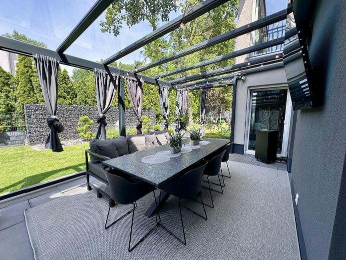 Casa unifamiliare di alta qualità in costruzione massiccia con moderna tecnologia energetica e giardino elegante – Foto 14