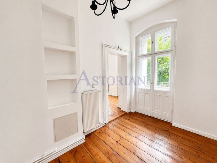 Bezugsfrei! Altbaucharme mit Gestaltungspotenzial - 2,5 Zimmer im Herzen von Friedrichshain – Zimmer 3