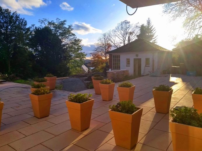 1,5 Zimmer, absolut ruhig in Bestlage von Lüdenscheid – Terrasse im Abendlicht