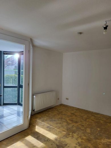 Bezpłatne dla kupującego mieszkanie 2-pokojowe z tarasem, ogrodem i garażem – Wohnzimmer