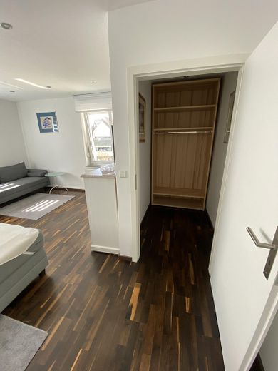 Nowocześnie umeblowane 6-osobowe mieszkanie współdzielone w centrum miasta Stgt. Möhringen – Zimmer Nr. 5 Begehbarer Kleide