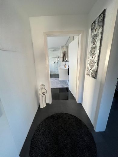 High-quality semi-detached house with top features. – Gang im EG
