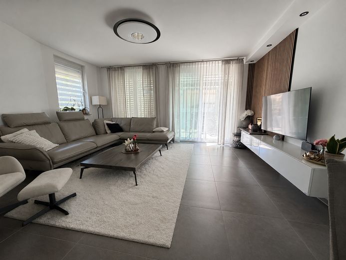 Architect-designed house with pool – Wohnzimmer