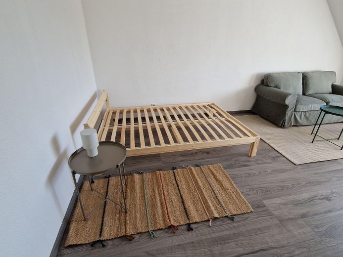Luminoso, moderno, céntrico: elegante apartamento de 1 habitación (vacío o amueblado) – Wohnzimmer