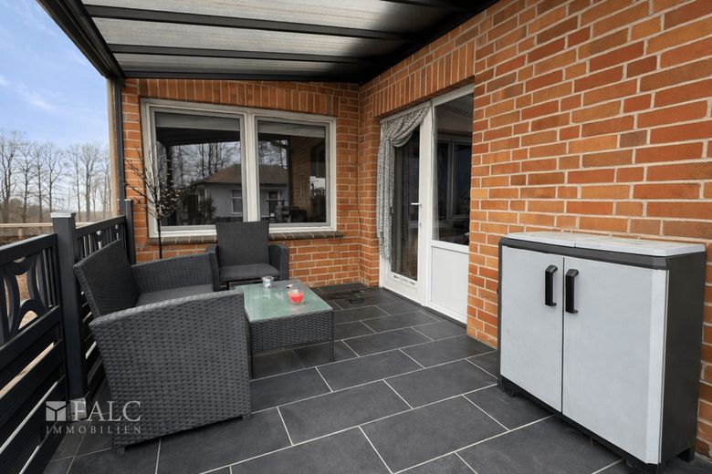 ***Großzügiges Wohnen auf drei Etagen mit Kamin, Balkon und separater Einliegerwohnung*** – Balkon