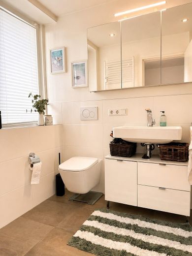 Lage! Lage! Lage! 2. Bezug kernsanierter Traumwohnung mit Gartenblick – Bad mit Duschwanne