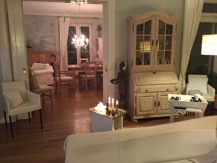 Wohnzimmer mit Schiebetüre