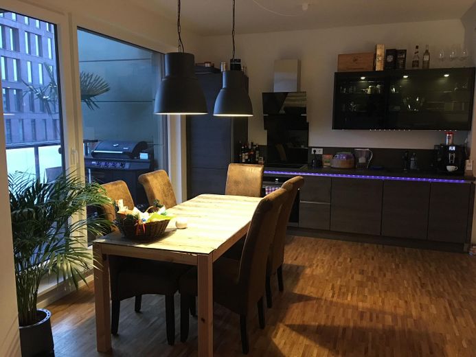 Helle, moderne City Maisonette Wohnung am Kanal – Küche 