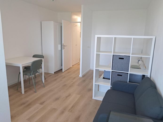 Erstbezug nach Renovierung: Vollmöblierte 1 Zimmer Wohnung - Erlangen Paul-Gossen-Str. – Wohnraum 