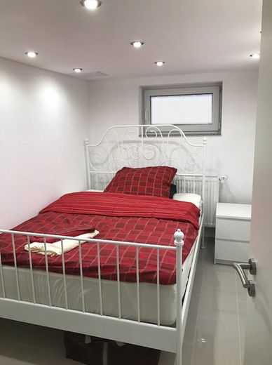 Basement Apartment im Herzen Frankfurts – Schlafzimmer