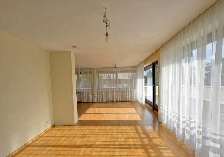 Trennung von Traumwohnung – Wohn- und Essbereich