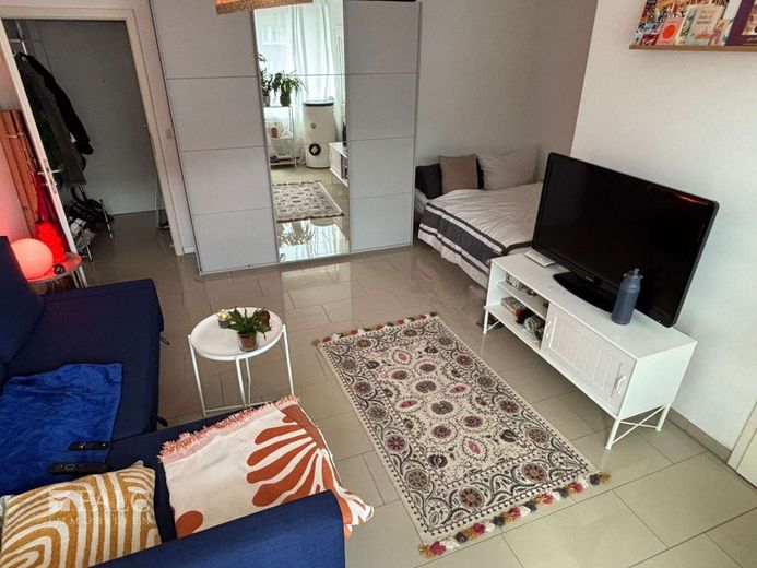 Top Anlage !  Moderne 1-Zi.Wohnung in zentraler Lage von Wandsbek – Wohnzimmer