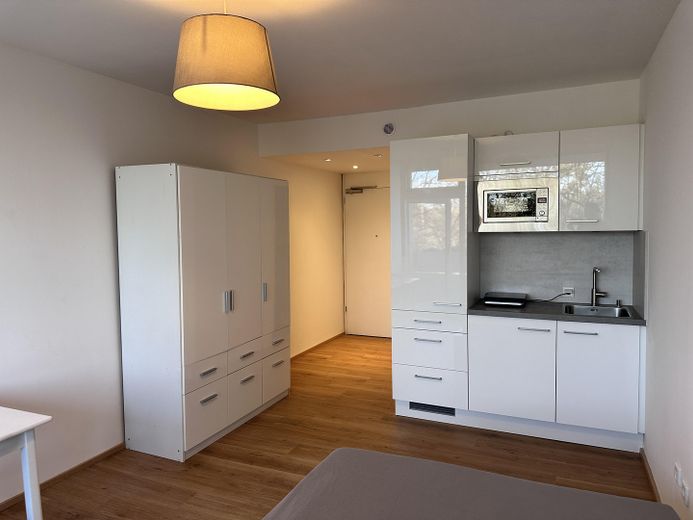 Helle 1-Zimmer-Wohnung mit Balkon — vollrenoviert, möbliert — München- Forstenried – Foto 2