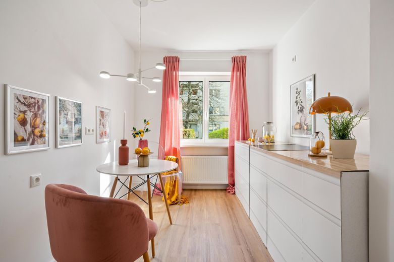 Eigennutz oder Mietgarantie mit 5,7% Rendite: Sanierte 3-Zimmer-Wohnung mit Balkon in ruhiger Lage – Küche Einrichtungsbeispiel