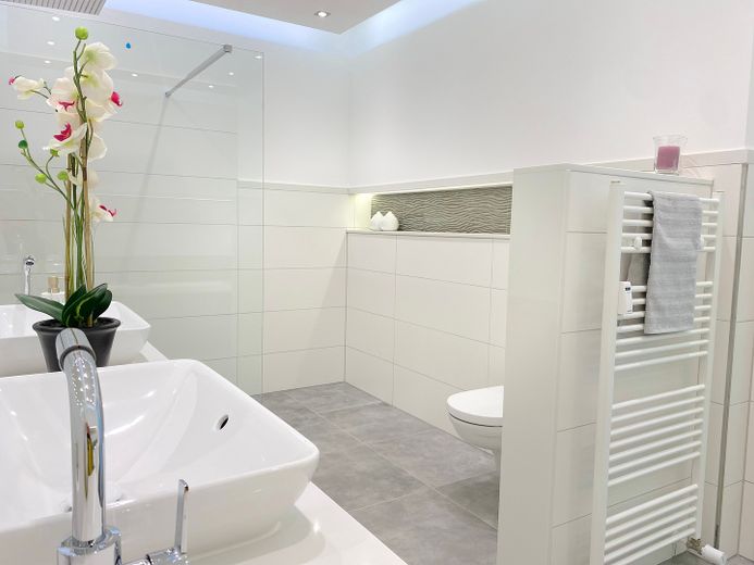 Regendusche und Handtuchwärmer