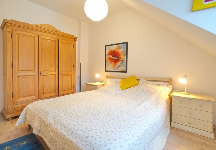 Gemütlich-moderne Wohnung im Dachgeschoss, komplett ausgestattet, ruhige Lage – 48bf817c75ab005cdb4896a070bcc51d13f7b698.jpg