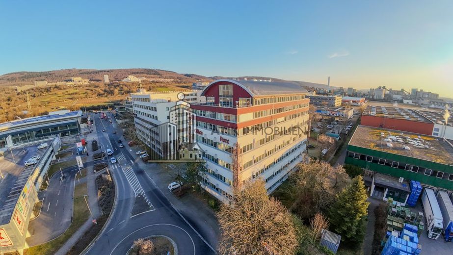 ATIK: Penthouse mit Dachterrasse in zentraler Lage mit exzellenter Verkehrsanbindung- provisionsfrei – Drohnenaufnahme