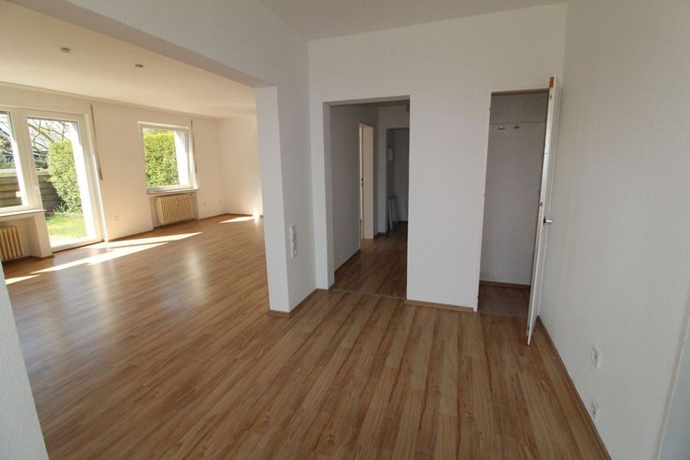 Apartment building in an excellent location with conservatory, 4 garages + building plot for 4 apartments – 2cbb5c38-a8a4-4f12-90c7-3ee8184a8964