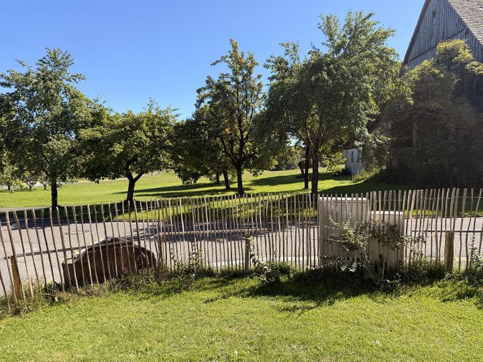 Neubau 2023 | KfW-40+ | PV + Speicher | 135 qm Wohnfläche | 635 qm Grundstück mit Südgarten – Ausblick Wohnzimmer