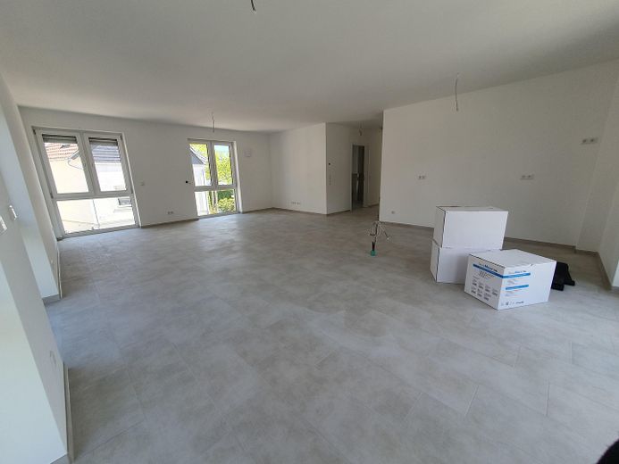 VERMIETET- TOP 3-Zi-NB Whg mit EBK (98 m²) KfW 40 sehr hell mit großem Balkon, in Top-Lage – Esswohnzimmer