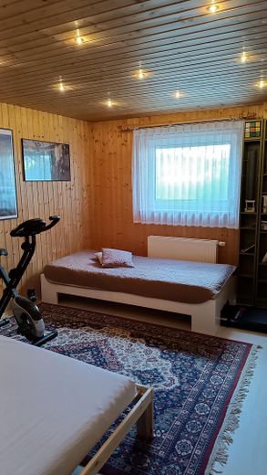 Komisyonsuz: Niefern-Öschelbronn’da bahçeli ikiz ev – Hobby-/Fitnessraum UG