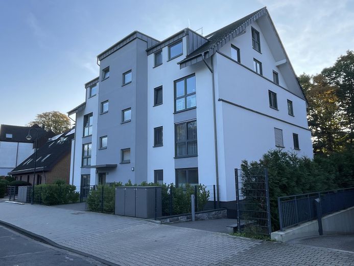 ruhig gelegene Neubauwohnung mit Südterasse – Außenansicht Haus