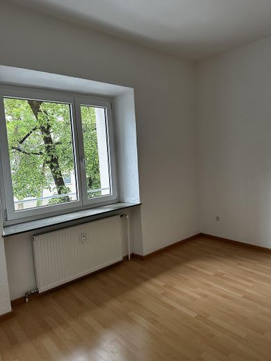 Schöne ruhige 2ZKB nähe Zentrum – Schlafzimmer