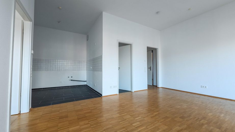 Hochwertig sanierte 2-Zimmer-Wohnung im historischen Ensemble - Seenähe, Balkon & Aufzug – Wohnung A09 - Wohnzimmer 5