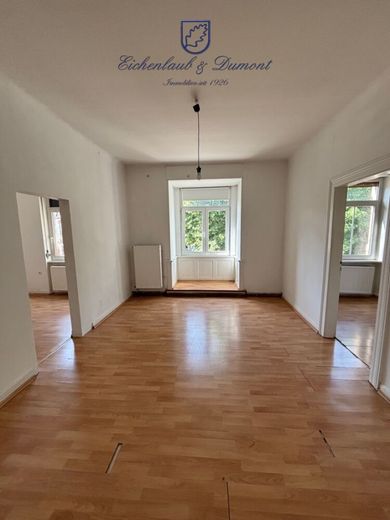 Schöne 4-ZKB mit Balkon in Alt-Saarbrücken, sofort verfügbar – Wohnbereich