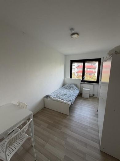 Lampertheim’de balkonlu, yenilenmiş, boş 3 odalı daire – Zimmer